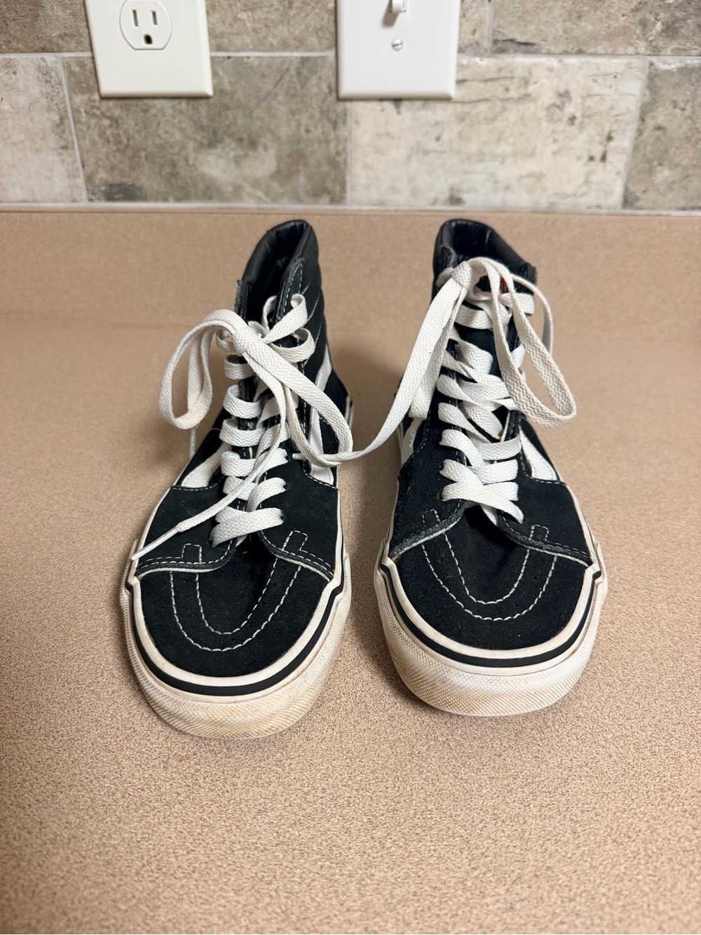 Vans Sk8-Hi Classic Black & White High Top Sneakers Size 6 Women / 4.5 Men